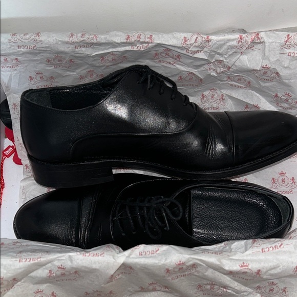 Elegant Black Leather Derby Shoes - Picture 2 of 8